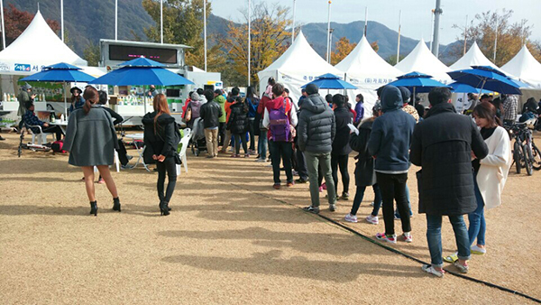 2015 자라섬막걸리 축제 서울장수 행사장면
